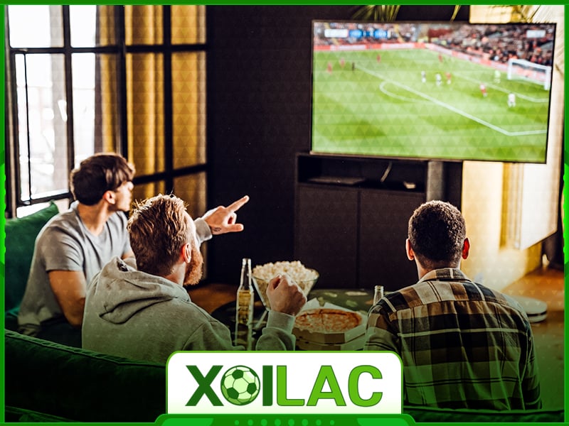 Anh em tụ tập bàn luận bóng đá cùng với Kênh xem Xoilac TV
